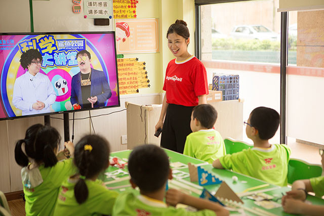 資深校長(zhǎng)：落實(shí)學(xué)員安全，必須做好這4點(diǎn)；落實(shí)接送安全，必備“365智能寶”